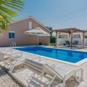 Holiday House Mell With Pool Policnik Exterior photo