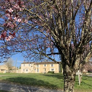 Charmant Studio Meuble Montignac-Charente Exterior photo