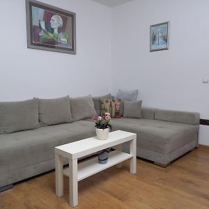 2Br Airport Accommodation W Free Private Parking Surčin Exterior photo