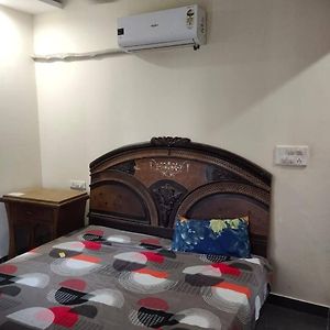 Fully Furnished Rooms With Ac/Wifi/Excellent Food Kharar Exterior photo