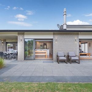 Sun Seekers Lookout - Whitianga Holiday Home Exterior photo