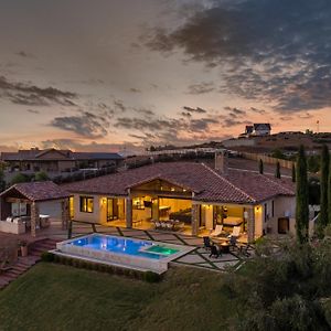 Villa De La Sky Ranch Sprawling Tuscan Villa In Wine Country 蒂梅丘拉 Exterior photo