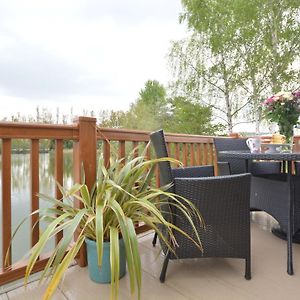 2 Bed In Tattershall Lakes 50360 Exterior photo