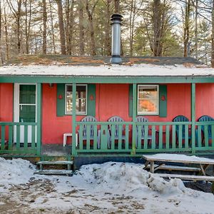 Pet-Friendly Laconia Cabin With Fireplace And Deck! Exterior photo