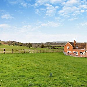 3 Bed In Lower Rochford 94240 Newnham  Exterior photo