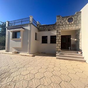 Large Bungalow Villa Mountain And Sea View Family Friendly 凯里尼亚 Exterior photo