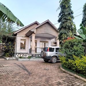 Lavender Bed And Breakfast 坎帕拉 Exterior photo