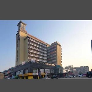 Hotel The Green Land, 索尼帕特 Exterior photo
