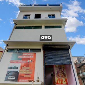 Oyo Flagship 81056 Panday Guest House 戈勒克布尔 Exterior photo
