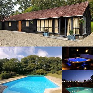 The Old Stables - Self Contained Cottage - Hot Tub And Pool 索尔兹伯里 Exterior photo