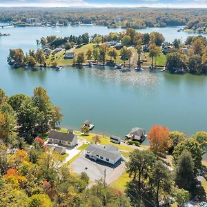 Family Lake Retreat With Screened Deck! Moneta Exterior photo