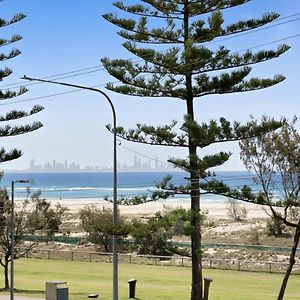 Beachfront Studio With Balcony & Stunning Views 黄金海岸 Exterior photo