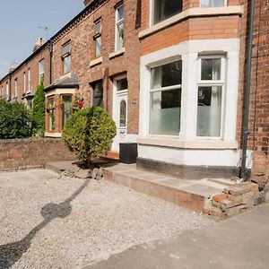 Well Located 3 Bedroom Home In Central Chester With Parking Exterior photo