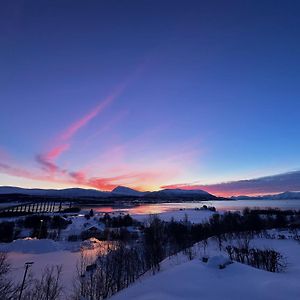 Leilighet Med 1 Soverom I Tromso/Kvaloysletta Med Flott Beliggenhet Og God Utsikt. Kort Vei Til Flyplass. Exterior photo