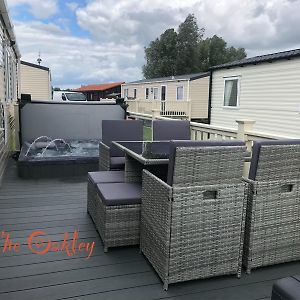 Tattershall Lakes The Oakley Caravan 8 Berth With Hot Tub & Wifi Exterior photo