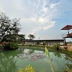 เช็คอินรีสอร์ทชัยนาท Check-In Resort Exterior photo