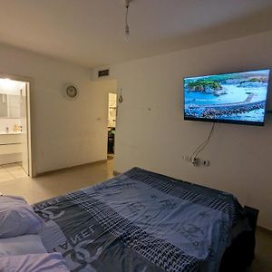 Private Room In Shared Apartment 耶路撒冷 Exterior photo