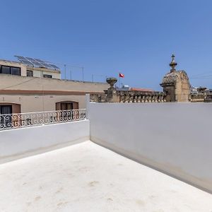 Town House In The Heart Of Luqa - Close To Malta International Airport公寓 Exterior photo