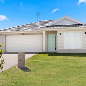 “Brand New Home” Central Charm At Hervey Bay Urraween Exterior photo