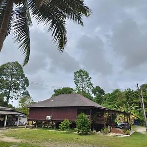 Rumah Kayu Aboh 瓜拉丁加奴 Exterior photo