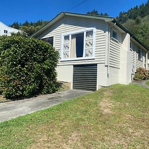 Peaceful Picton Home Exterior photo