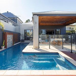 East FremantleStella Retreat - Townhouse With Pool别墅 Exterior photo