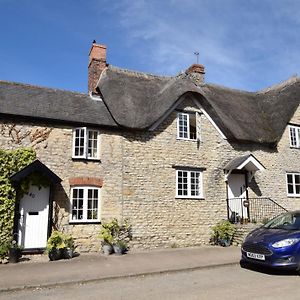 1 Bed In Sherborne 51018 Bradford Abbas Exterior photo