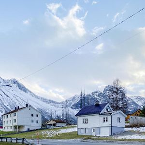 2 Bedroom Lovely Home In Innfjorden Exterior photo