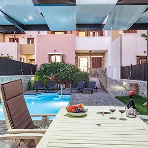 Luxurious Villa With Private Pool Makrýgialos Exterior photo