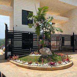 Ochi Rios Pyramid Point Vacation Stay Windsor  Exterior photo