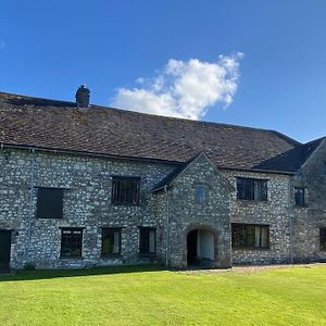 Elizabethan Manor At Gateway To The Brecon Beacons 阿伯加文尼 Exterior photo