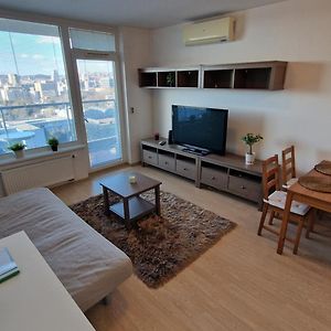 Sunny Apartment With Amazing Terrace On The 13Th Floor Near City Center 布拉迪斯拉发 Exterior photo