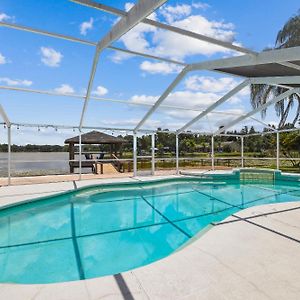 Lake House Westchase Area. Heated Pool Waterfront! 坦帕 Exterior photo