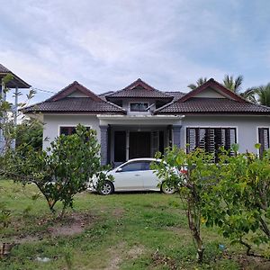 Homestay Umar Homestay Tilam Hotel 巴佐 Exterior photo