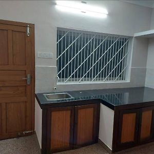 Home At Guruvayur 2 Ac Room,1 Single Bed,Kitchen Exterior photo