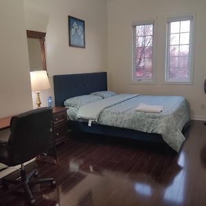 Super Huge Comfortable King Bedroom Near Toronto Pearson Airport 密西沙加 Exterior photo