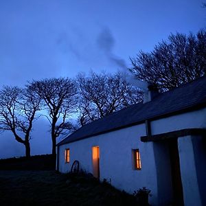 Thistle Thatch Cottage And Hot Tub - Mourne Mountains 纽卡斯尔 Exterior photo