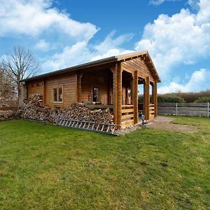 Scandinavian Wooden House In Plate Exterior photo