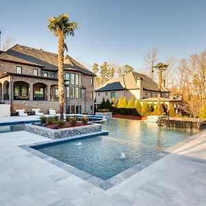 Sprawling Suwanee Home Theater, Pool, Hot Tub! Exterior photo