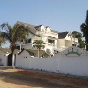 #8 Princess Apartments, Kerr Serign,230Mt To Senegambia Strip 萨拉昆达 Exterior photo