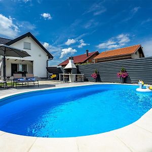 Stunning Home In Varazdin Breg With Wifi Exterior photo