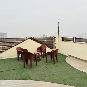 Its A Spacious Penthouse Chandīgarh Exterior photo