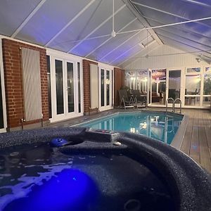 Broadway Pool House With Sauna & Jacuzzi 荷尼湾 Exterior photo