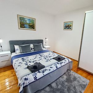 Entire House Floor - 2-Bedroom Cozy & Peaceful Apartment 波德戈里察 Exterior photo