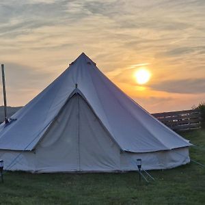 Beautiful 1-Bed Bell Tent In 霍利黑德 Exterior photo