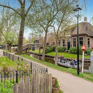 Lodge In Giethoorn With Breakfast Exterior photo