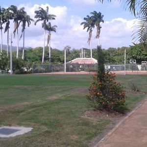 Comfortable Strategic Lodging Quarters Spanish Town Exterior photo