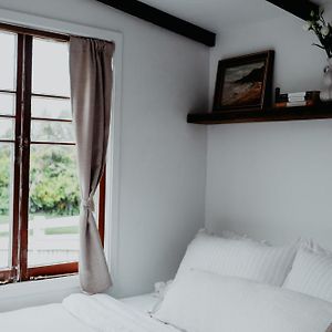 Cozy & Thoughtful Tiny Home Kallangur Exterior photo