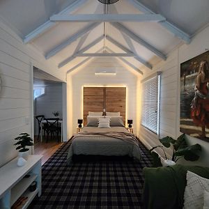 Daylesford - Frog Hollow Estate -The Cottage - Enjoy A Relaxing And Romantic Night Away In Our Gorgeous Little One Bedroom Romantic Cottage Under The Apple Tree With Water Views Exterior photo