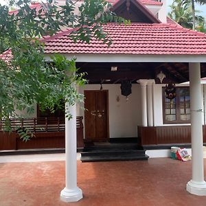 特里凡得琅Lakshmi Mangalaa别墅 Exterior photo